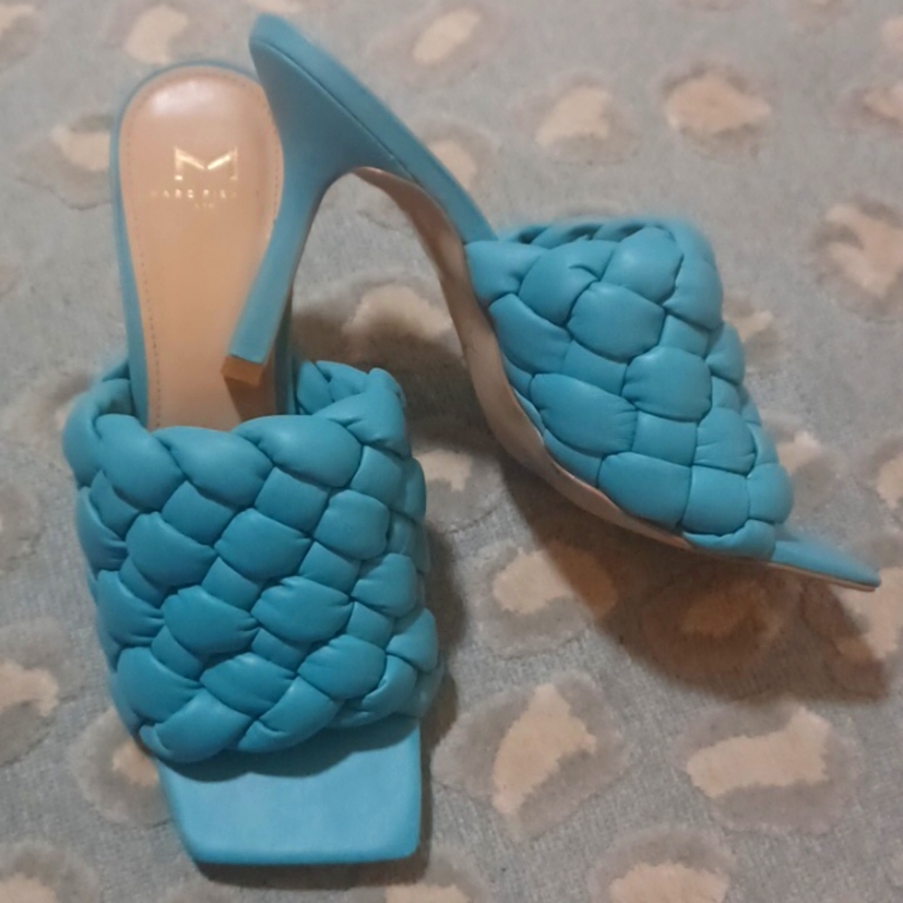 MARC FISHER TURQUOISE BLUE PADDED PUFFY LEATHER MULES SZ.9